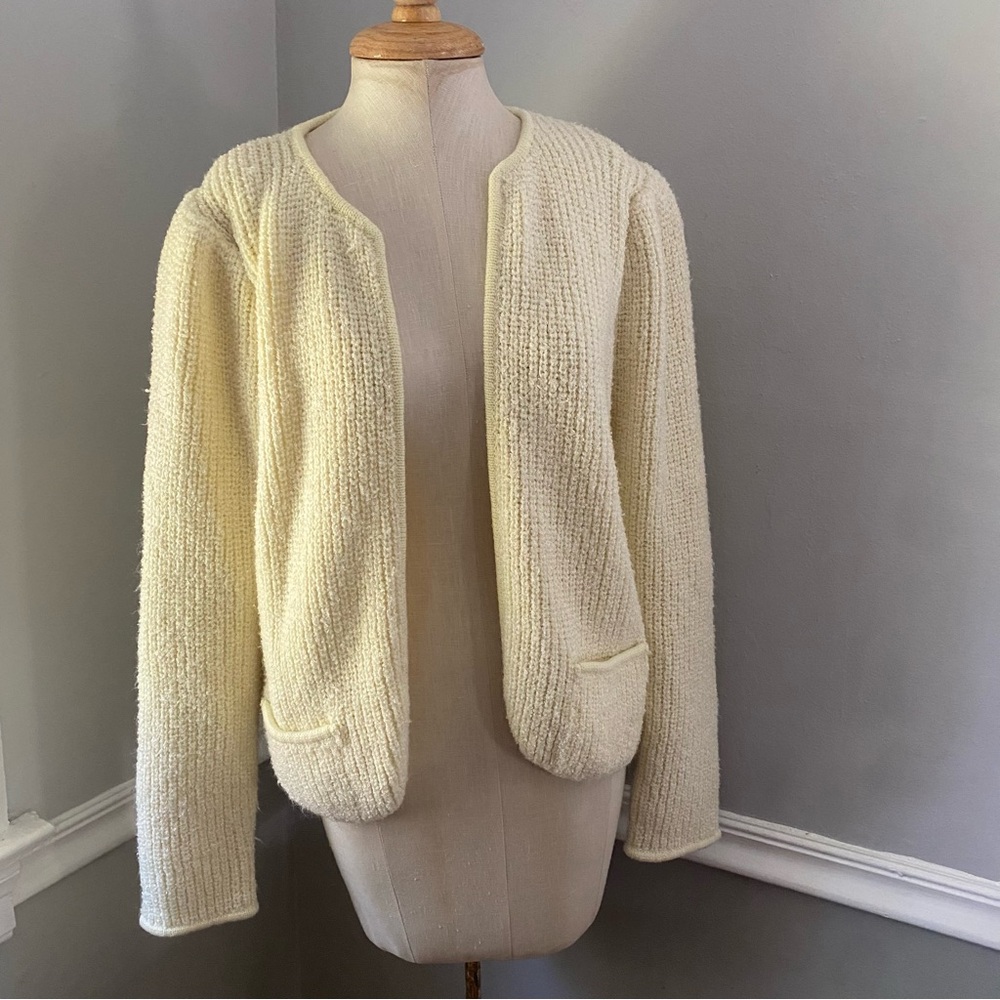 Vintage Liz Baker cream knit acrylic long sleeve cardigan sweater with pockets